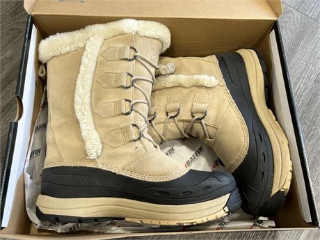 LIKE NEW BAFFIN WOMENS BOOTS