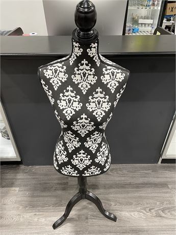 DECORATIVE SEWING BUST (BLACK WHITE DEMASK 51”)