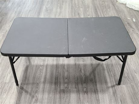 SMALL FOLDING BLACK TABLE (40"x20"Dm - 17"Height)