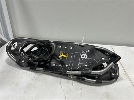 ATLAS 925 TRAIL SNOWSHOES IN GOOD CONDITION