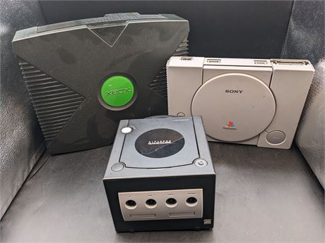 COLLECTION OF BROKEN CONSOLES NEEDING REPAIRS - AS IS