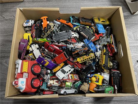 HUGE LOT OF HOT WHEELS / OTHER CARS