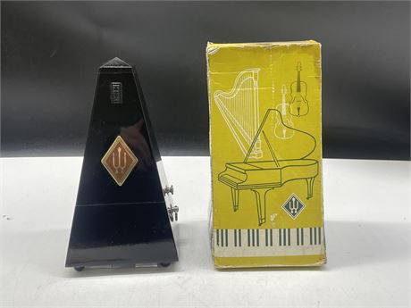 WITTNER METRONOME - MADE IN W. GERMANY - ORIGINAL WOODEN MODEL BOX