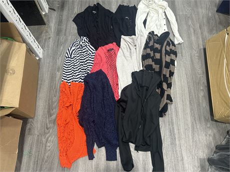 LOT OF 10 WOMENS CARDIGANS - ASSORTED SIZES AND BRANDS