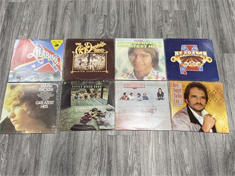 8 COUNTRY RECORDS - (G)