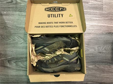 KEEN SAFETY BOOTS (MENS 8.5)