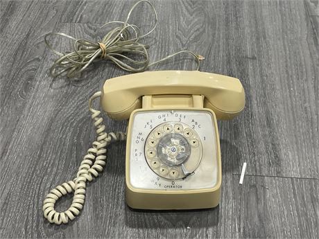 VINTAGE YELLOW DIAL PHONE