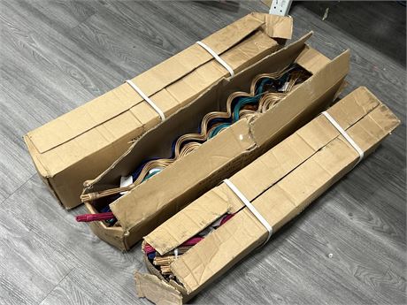 3 BOXES OF HANGING DECOR