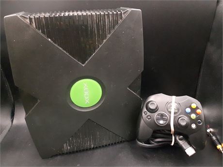 ORIGINAL XBOX CONSOLE - WORKING - DISC TRAY STICKS BUT WORKS - AS IS