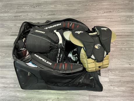 VAUGHN ROLLING GOALIE BAG WITH PADS/CHEST PROTECTOR/PANTS)