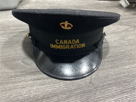 VINTAGE CANADA IMMIGRATION HAT