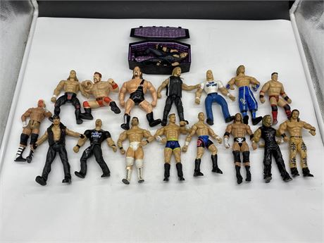 LOT OF WRESTLING FIGURINES INCLUDING UNDERTAKER IN COFFIN
