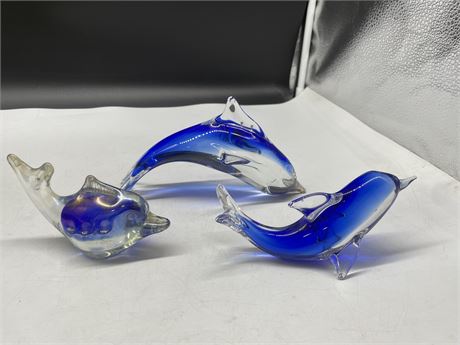 3 BLUE ART GLASS DOLPHINS AND FISH