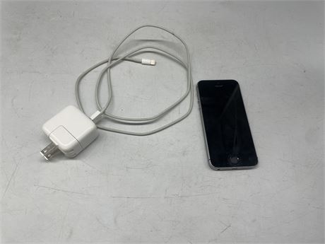 APPLE IPHONE SE WITH CHARGER