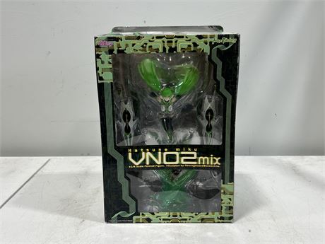 HATSUNE MIKU VN02 MIX 1/8 SCALE PAINTED FIGURE COMPLETE IN BOX