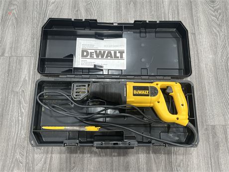 DEWALT DW303M VS RECIPROCATING SAW IN CASE - WORKING