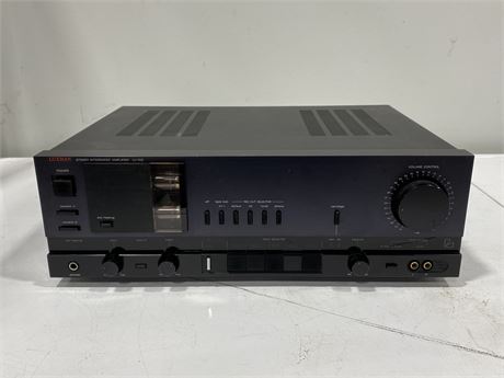 LUXMAN LV-103 STEREO AMP (Lights up)