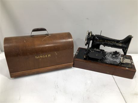 ANTIQUE SINGER IN WOOD CASE WITH KEY CORD