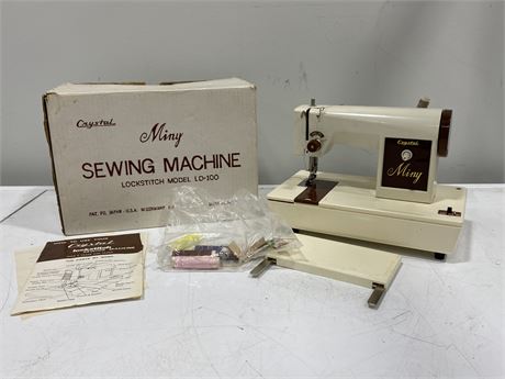 VINTAGE ‘MINY’ SEWING MACHINE