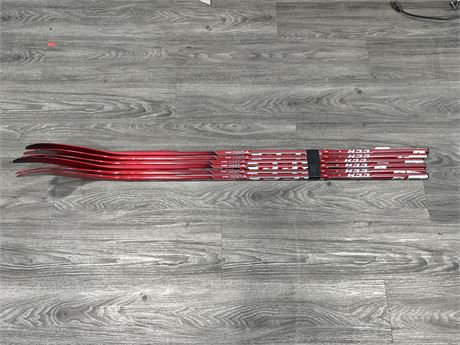6 BRAND NEW RIGHT HANDED YOUTH HOCKEY STICKS - SPECS IN PHOTOS