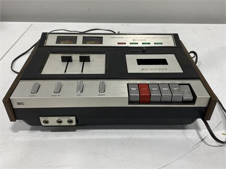 REALISTIC SCT-9 TAPE DECK - TURNS ON / LIGHTS UP
