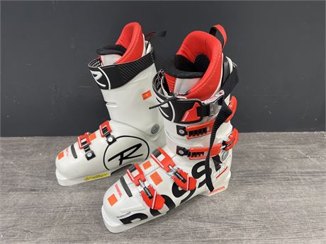 ROSSIGNOL HERO WORLD CUP SKI BOOTS SIZE 8.5 / 26.5