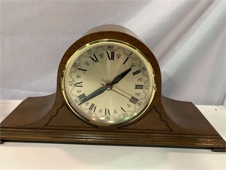 BLACK FORREST CANADIAN WOODEN MANTEL CLOCK (BATTERY POWERED) WORKING CONDITION