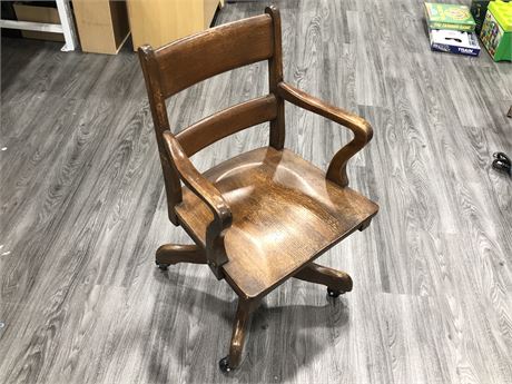VINTAGE GILSON OFFICE CHAIR (GUELPH CANADA)