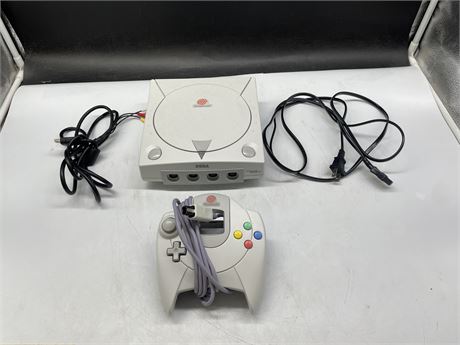 SEGA DREAMCAST COMPLETE WITH CONTROLLER