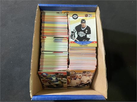 LARGE LOT OF 90’s PRO SET CARDS