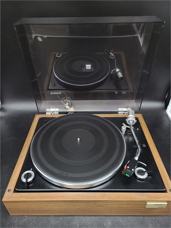 SONY STEREO TURNTABLE SYSTEM 1100