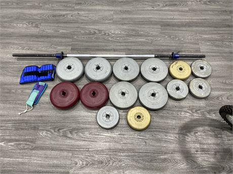 LOT OF WEIGHTS (115LBS TOTAL) WITH DUMBBELL BAR