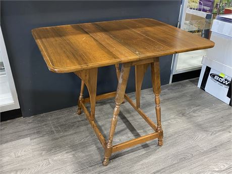 SMALL DROP-LEAF TABLE VINTAGE (MADE IN CANADA SOLID WANUT GIBBARD, 31”X24”)