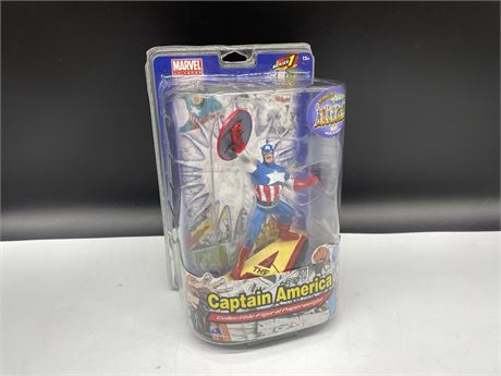 NIB CAPTAIN AMERICA COLLECTABLE FIGURE PAPER WEIGHT