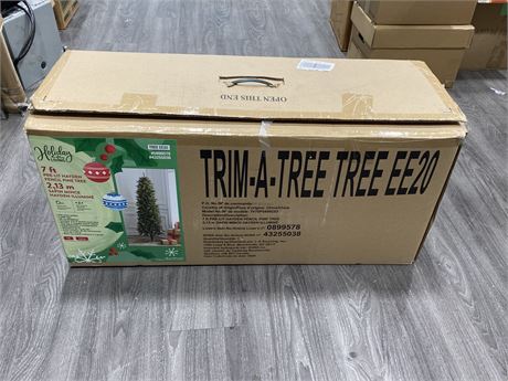 7 FT PRE LIT HAYDEN PENCIL PINE TREE IN BOX