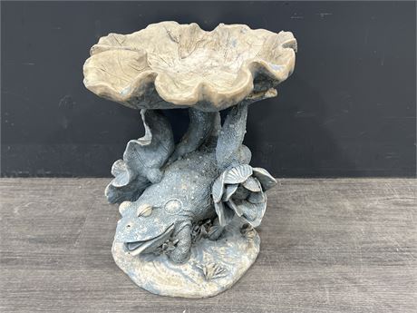 CAST RESIN FROG GARDEN DISPLAY - 12” - HAS SMALL CHIP