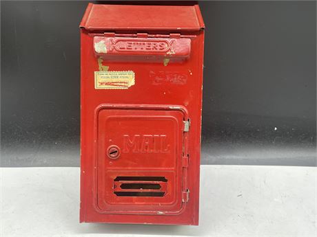 VINTAGE RED MAIL BOX