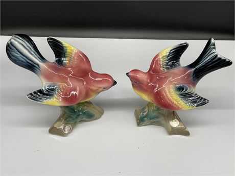 MCM ROYAL COPLEY PAIR OF LABELLED BIRDS