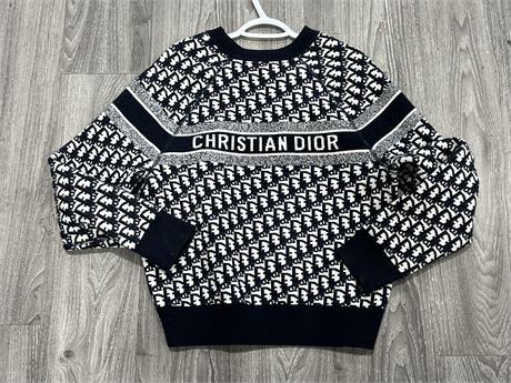 CHRISTIAN DIOR PULL OVER SWEATER - NO SIZE