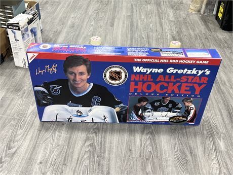 GRETZKY HOCKEY GAME COMPLETE IN BOX
