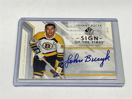 2006/07 JOHNNY BUCYK AUTOGRAPHED CARD (SP AUTHENTIC)