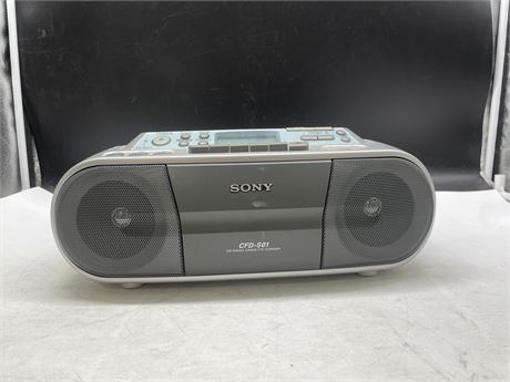 Sony CFD-S01 CD Player Radio Cassette Recorder Portable Boombox System  Silver