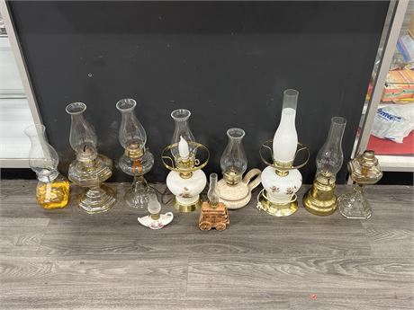 LARGE LOT OF VINTAGE OIL LAMPS - TALLEST IS 20”