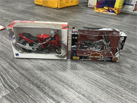 2 NEW RAY DIECAST MOTORCYCLES IN BOX