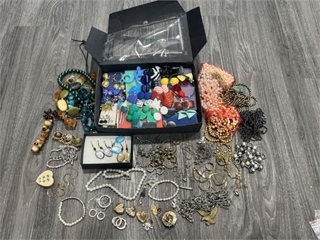 LARGE LOT OF ASSORTED COSTUME JEWELRY
