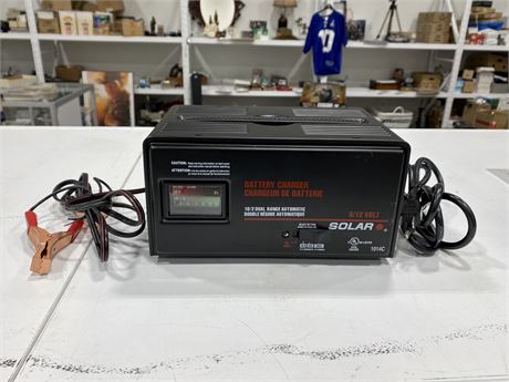 SOLAR 1014C BATTERY CHARGER - LIKE NEW