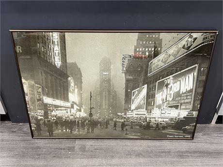 FRAMED PICTURE OF TIMES SQUARE 1942 (3ft x 2ft)