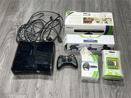 XBOX 360 COMPLETE / WORKING W/ACCESSORIES