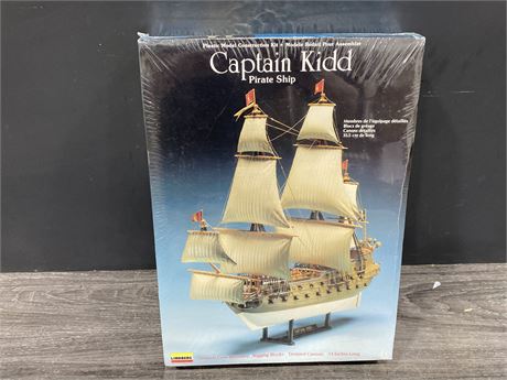 (NEW) VINTAGE CAPTAIN KIDD PIRATE SHIP MODEL KIT