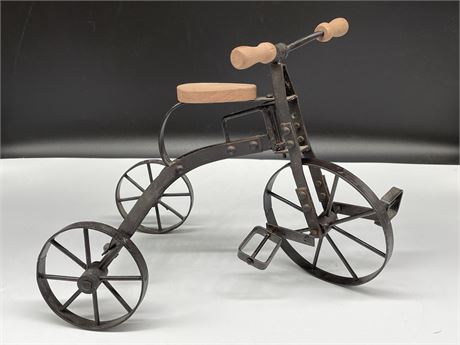 METAL TRICYCLE (9” TALL)